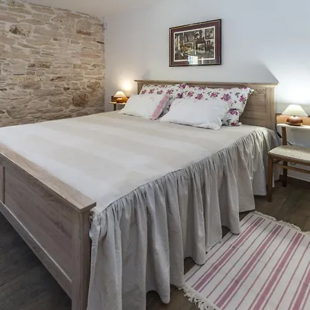 Con Wellness A 1 Km Dal Mare Seget (Umag)